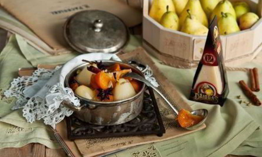 Рецепт груш, томленных в пряном сиропе с мандаринами