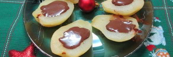 груши в анисовом сиропе с шоколадным соусом