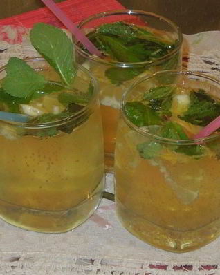 Холодный лимонный пунш с шампанским