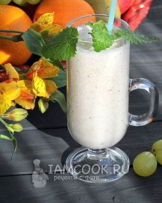 Коктейль из шампанского с клубникой