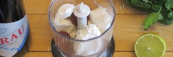 коктейль из шампанского с клубникой