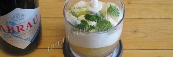 коктейль из шампанского с клубникой