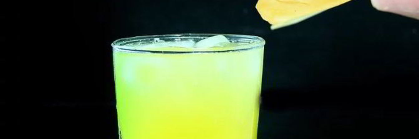 Коктейль с манго и ананасом