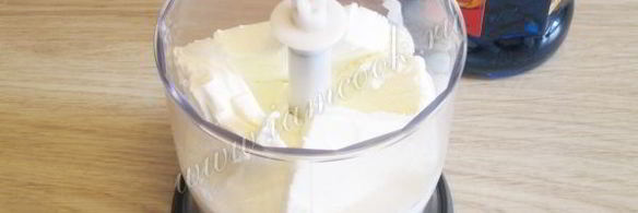 коктейль с мороженым и блю кюрасао