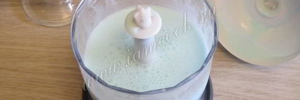 коктейль с мороженым и блю кюрасао