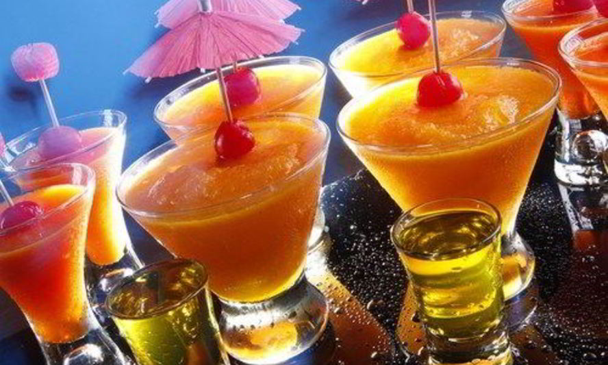 Рецепт коктейля с сорбетом из ананаса и персиков