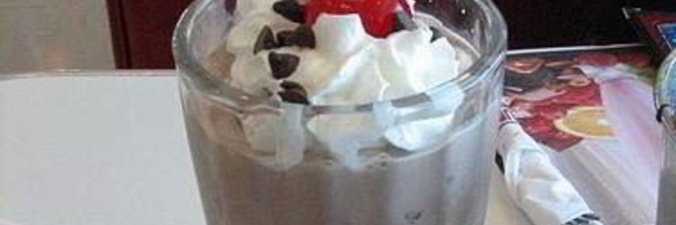 Коктейль Царский сюрприз с шоколадной крошкой