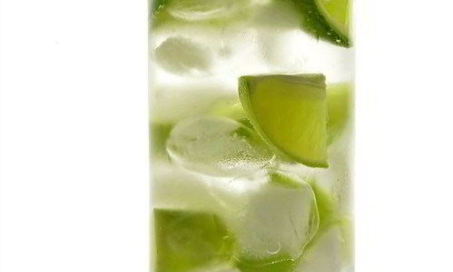 Рецепт лимонного напитка с имбирным элем и мятой