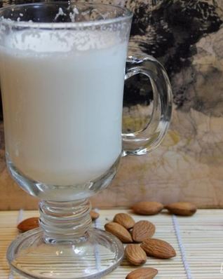 Миндальное молоко