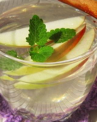 Напиток с яблоком и корицей