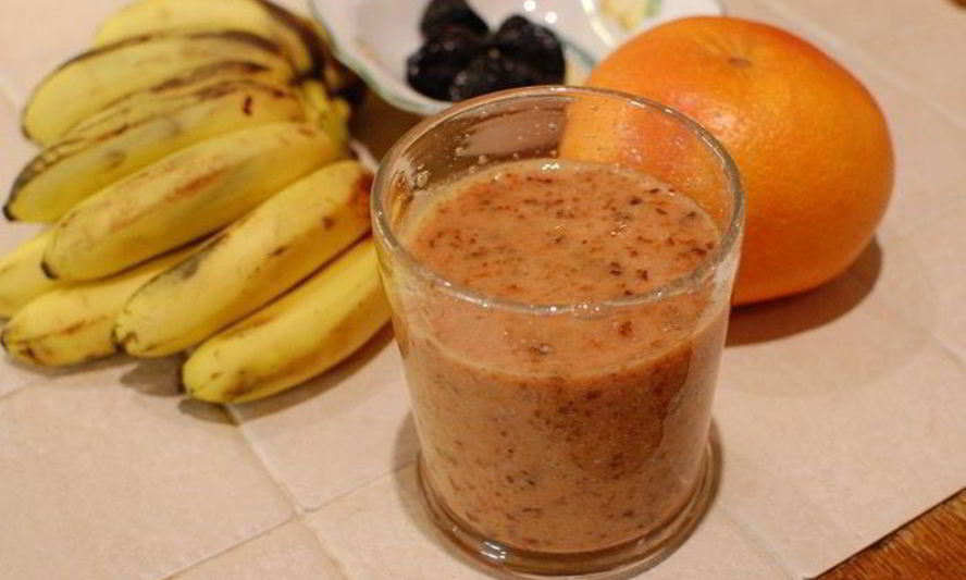 Рецепт цитрусового коктейля с бананом и черносливом