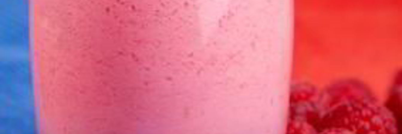 Витаминный напиток из малины и лайма