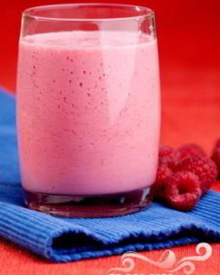 Витаминный напиток из малины и лайма