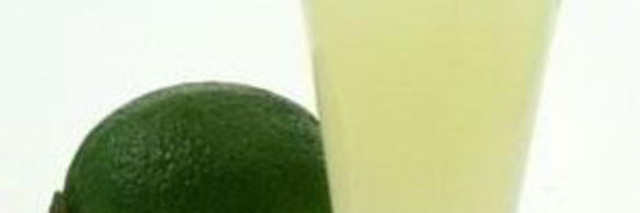 витаминный напиток из малины и лайма