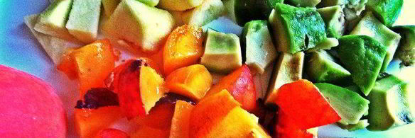 яблочный густой коктейль с авокадо и персиком