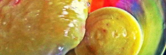 яблочный густой коктейль с авокадо и персиком