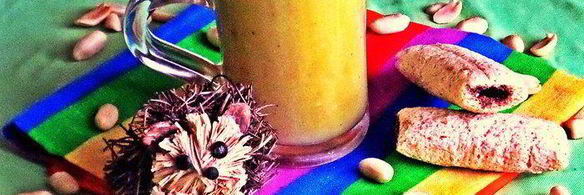 яблочный густой коктейль с авокадо и персиком