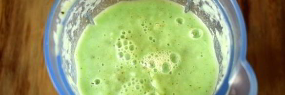 зеленый коктейль с яблоком и пекинской капустой