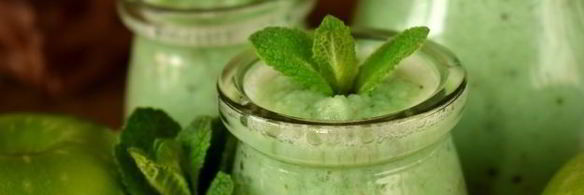 зеленый коктейль с яблоком и пекинской капустой