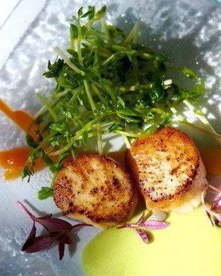 Жареные гребешки в соусе мисо и кленовом сиропе