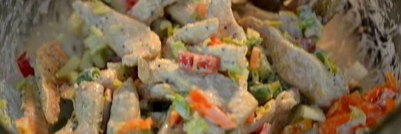 куриный салат с сырными слойками