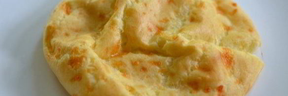 куриный салат с сырными слойками