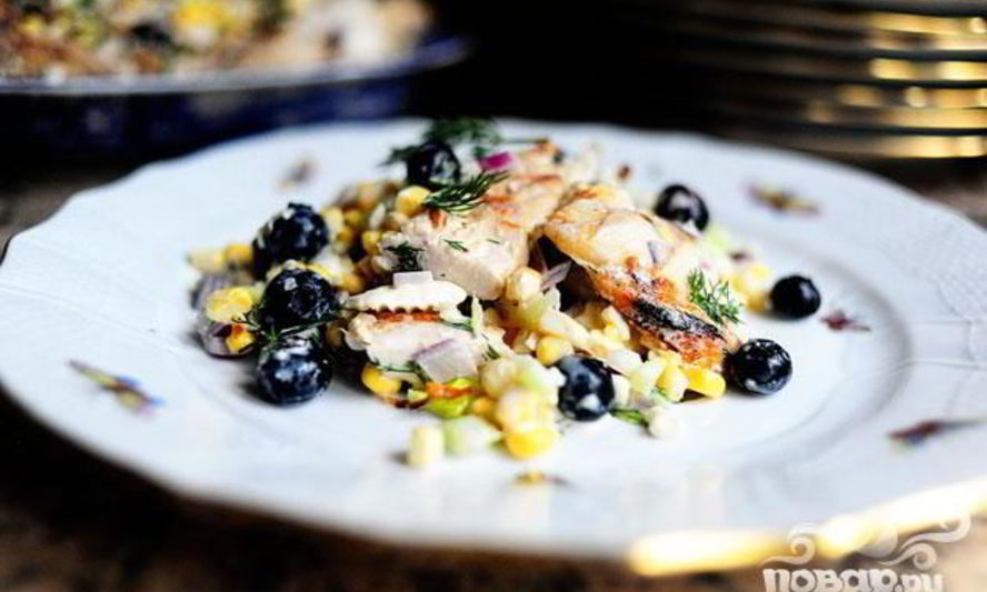 Рецепт куриного салата с сыром фета и кукурузой