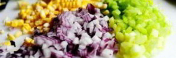 куриный салат с сыром фета и кукурузой