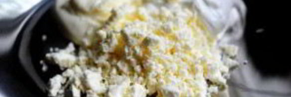 куриный салат с сыром фета и кукурузой