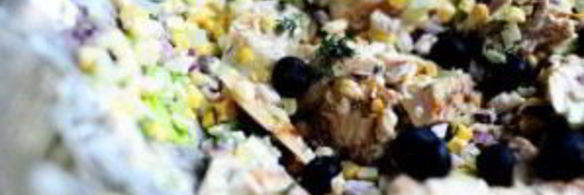 куриный салат с сыром фета и кукурузой