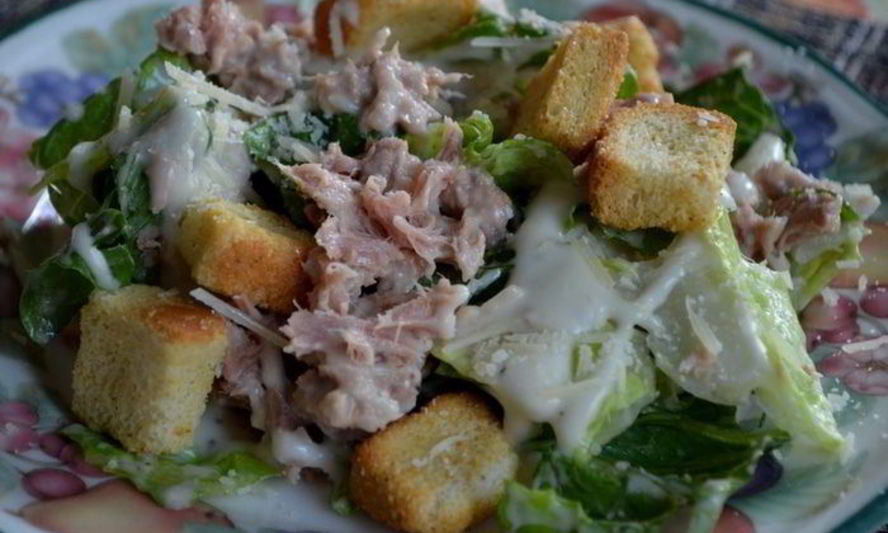 Рецепт легкого салата с тунцом