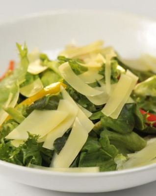Микс-салат с пармезаном