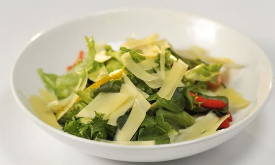 Рецепт микса-салата с пармезаном