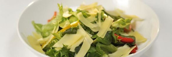 микс-салат с пармезаном