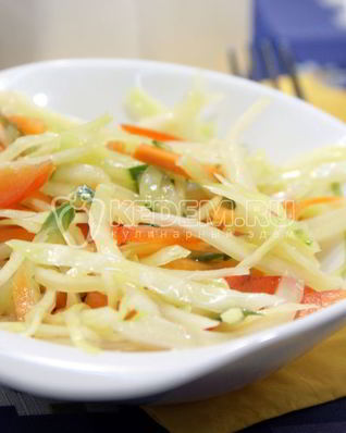 Овощной салат с капустой