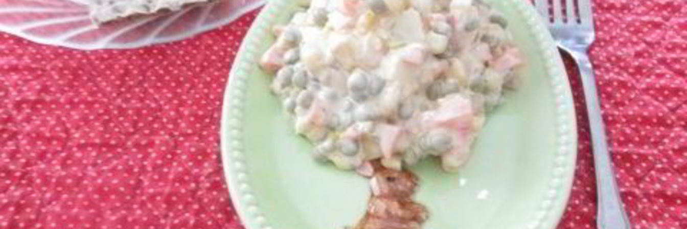 Простой салат с кукурузой