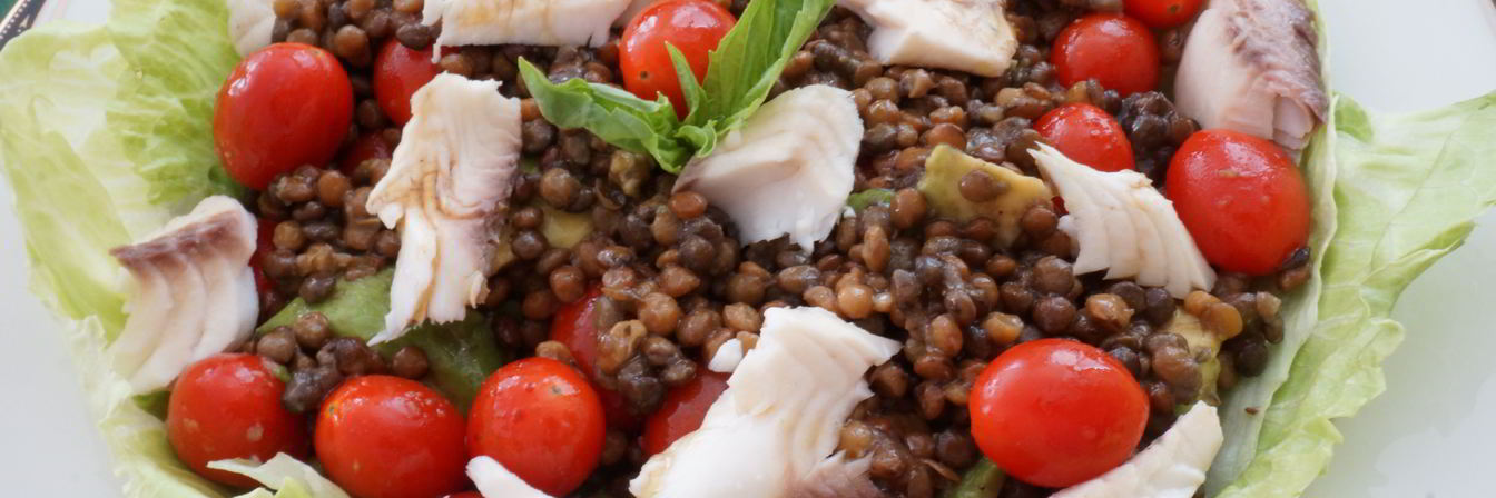 Салат из чечевицы с рыбой