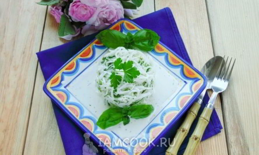 Рецепт салата из дайкона со сметаной