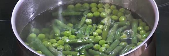 салат из фасоли с жареным тофу