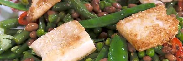 салат из фасоли с жареным тофу