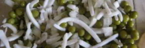 салат из кальмаров с горошком