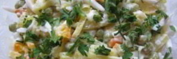 салат из кальмаров с горошком