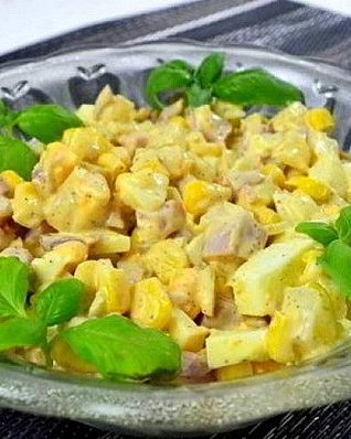 Салат из копченой курицы и ананаса