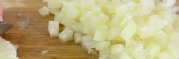 салат из копченой курицы и ананаса