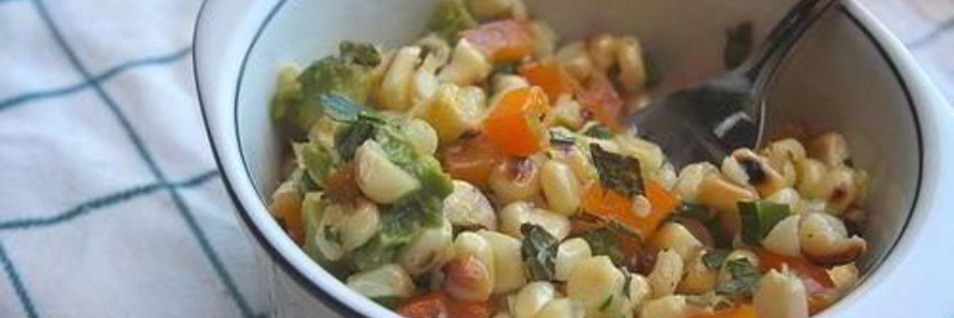 Салат из кукурузы, болгарского перца и авокадо