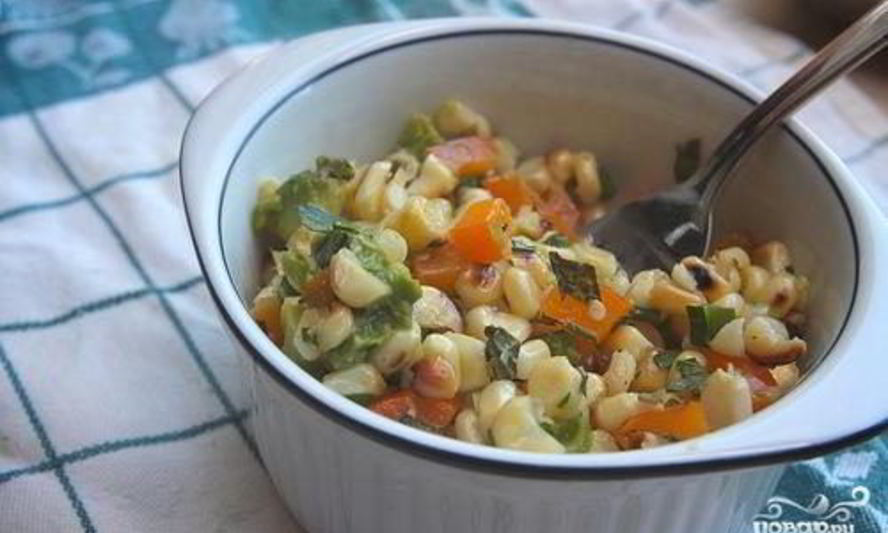 Рецепт салата из кукурузы, болгарского перца и авокадо