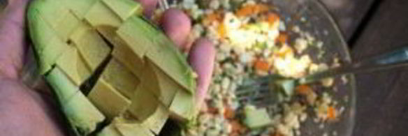 салат из кукурузы, болгарского перца и авокадо