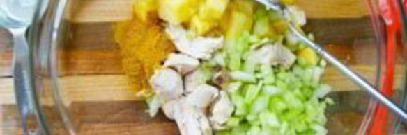 салат из курицы с ананасом