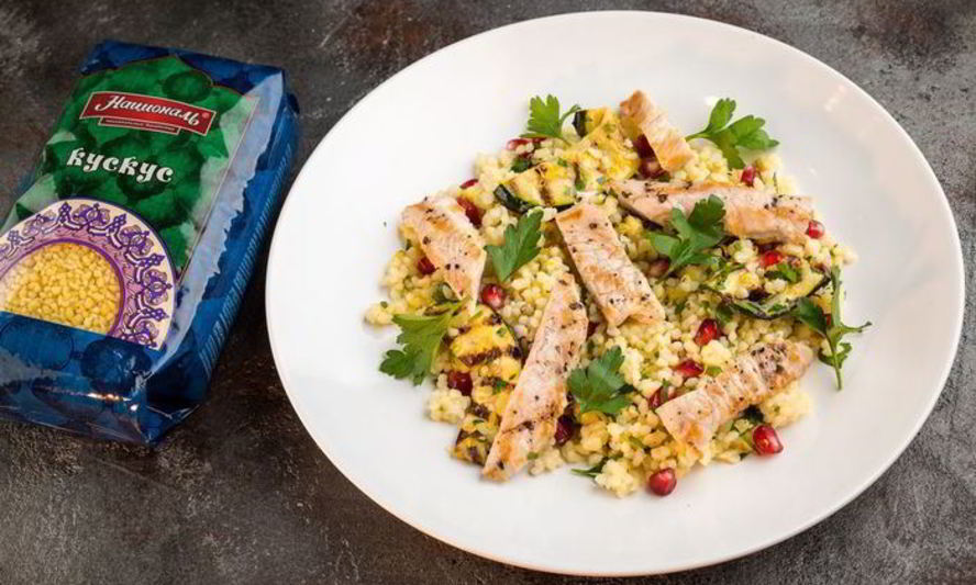 Рецепт салата из кускуса с индейкой, цукини и гранатом