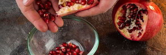 салат из кускуса с индейкой, цукини и гранатом